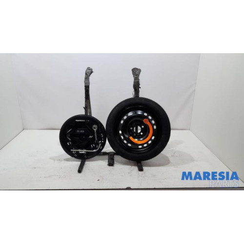 Alfa Romeo - Giulietta - Krikset + reservewiel