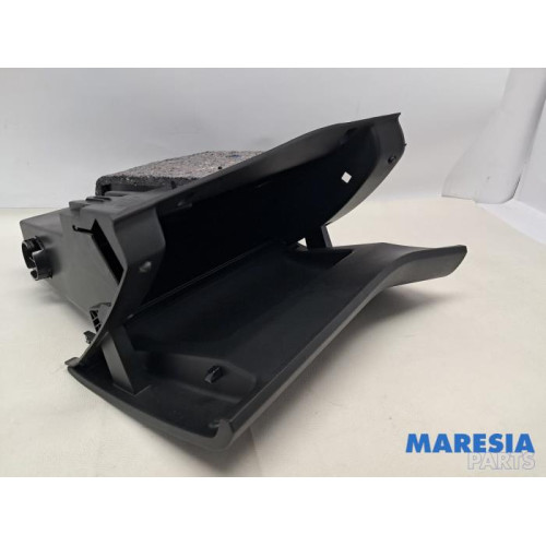 Peugeot - 308 - Handschuhfach