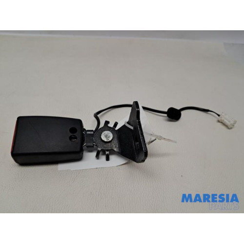 Peugeot - 308 - Insertion ceinture de sécurité arrière gauche