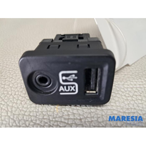 Alfa Romeo - Giulietta - AUX/USB aansluiting