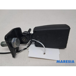 Alfa Romeo - Giulietta - Insertion ceinture de sécurité arrière droite