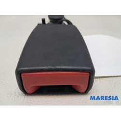 Alfa Romeo - Giulietta - Insertion ceinture de sécurité arrière droite