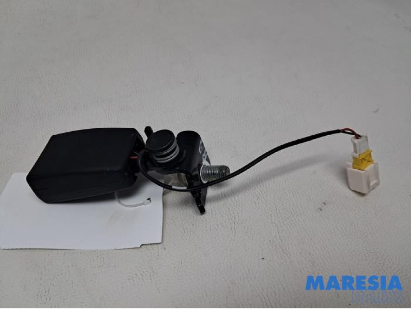 Alfa Romeo - Giulietta - Insertion ceinture de sécurité arrière droite