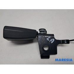 Alfa Romeo - Giulietta - Insertion ceinture de sécurité arrière gauche