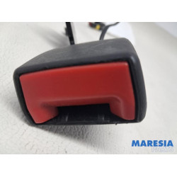 Alfa Romeo - Giulietta - Insertion ceinture de sécurité arrière gauche