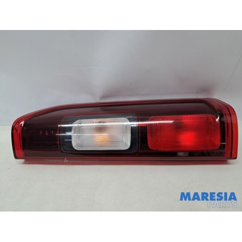 Renault - Trafic - Feu arrière droit