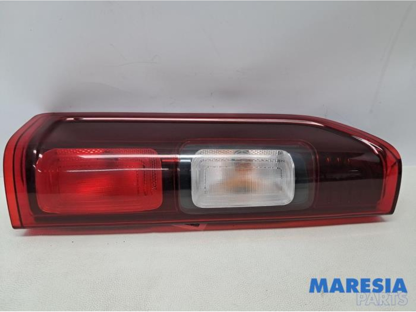 Renault - Trafic - Feu arrière gauche