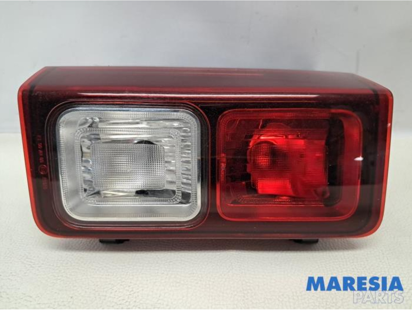 Renault - Trafic - Feu arrière droit