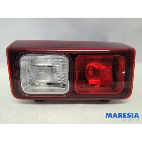 Renault - Trafic - Feu arrière droit