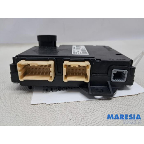 Renault - Trafic - Centrale Deurvergrendelings Module