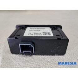 Renault - Trafic - AUX / USB-Anschluss