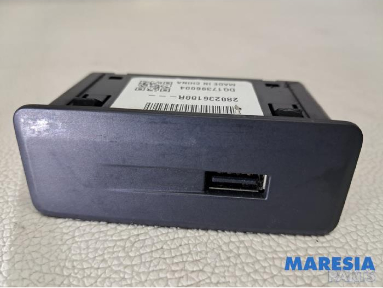 Renault - Trafic - AUX / USB-Anschluss