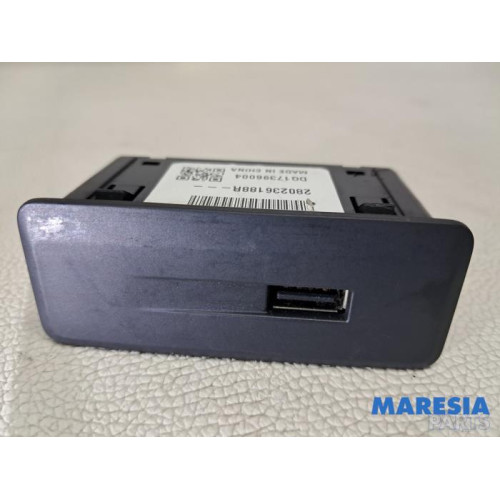 Renault - Trafic - AUX/USB aansluiting