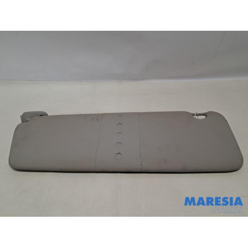 Renault - Trafic - Sonnenblende