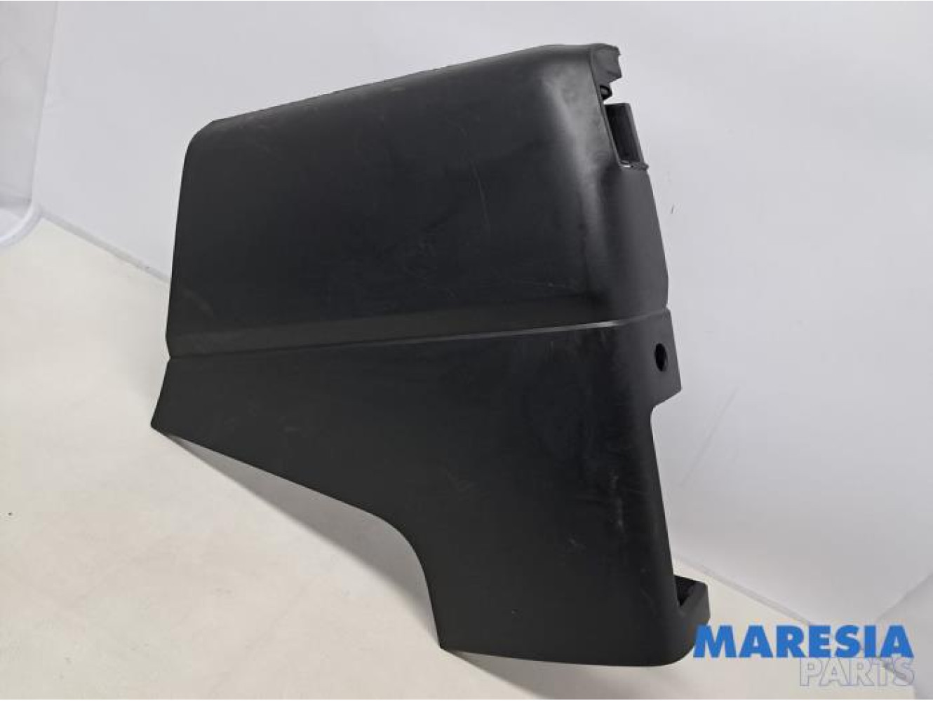 Renault - Trafic - Coin pare-chocs arrière droit