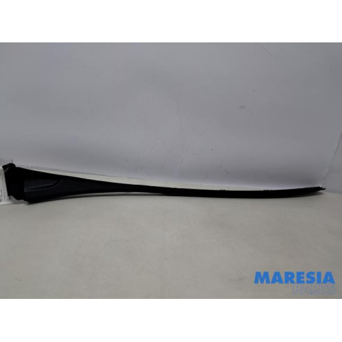 Renault - Trafic - Voorruitlijst