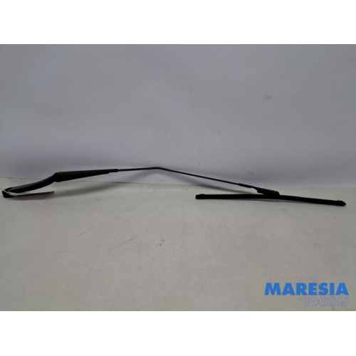 Renault - Trafic - Front wiper arm
