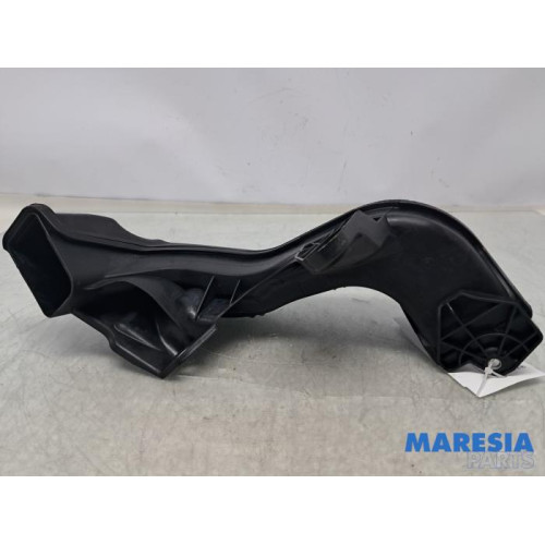 Renault - Trafic - Aanzuigslang Lucht