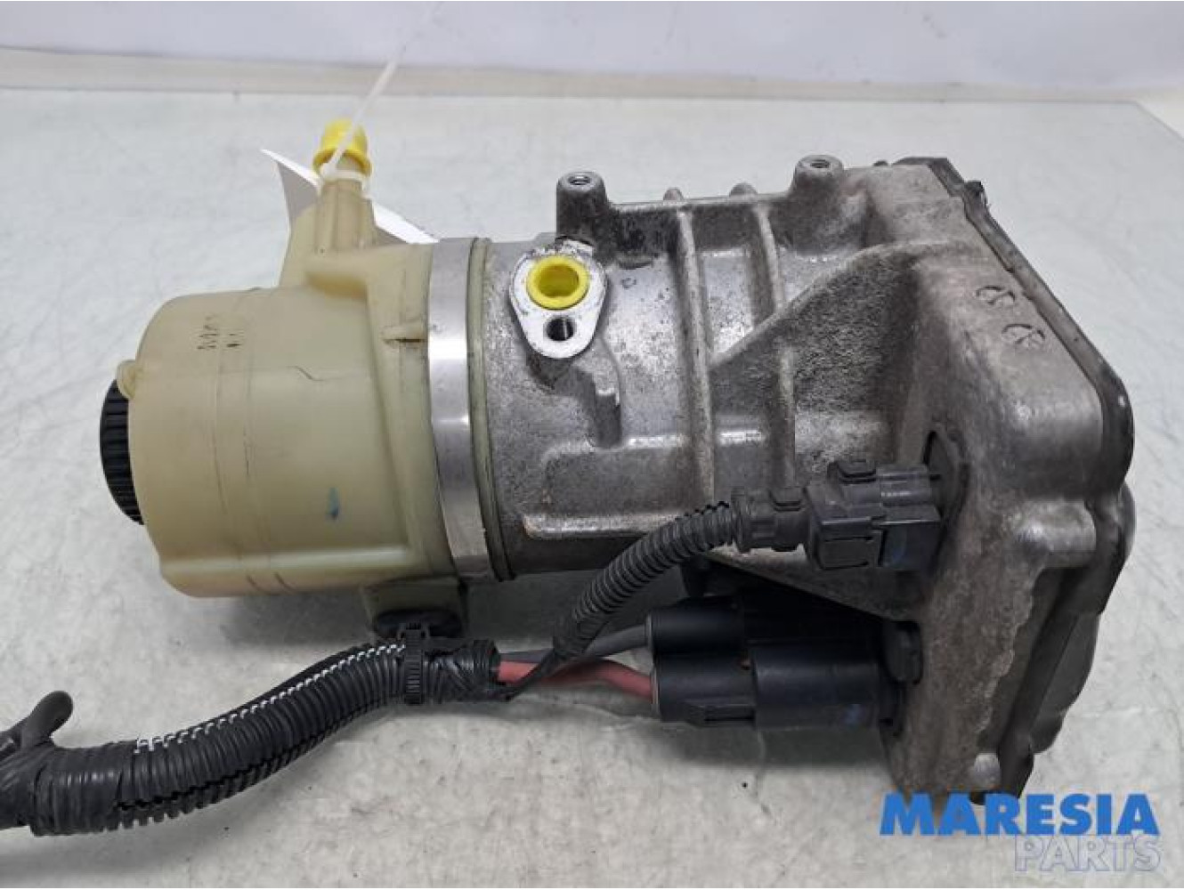 Renault - Trafic - Power steering pump