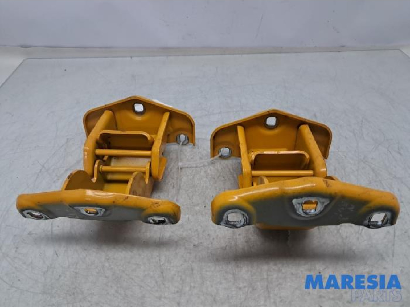 Renault - Trafic - Charnière porte arrière droite