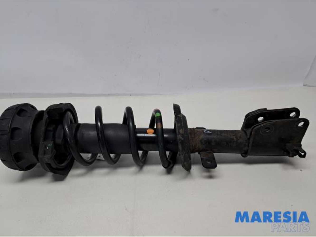 Renault - Trafic - Front shock absorber rod, right