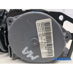 Renault - Captur - Rear seatbelt, centre