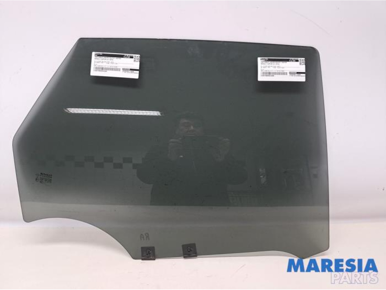 Renault - Captur - Rear door window 4-door door, rear right