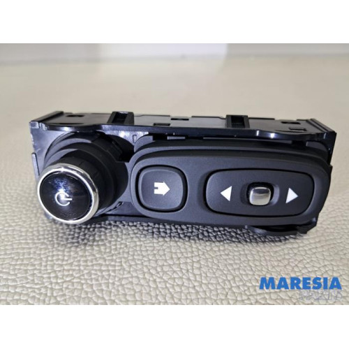 Renault - Captur - Regelunit Multi Media