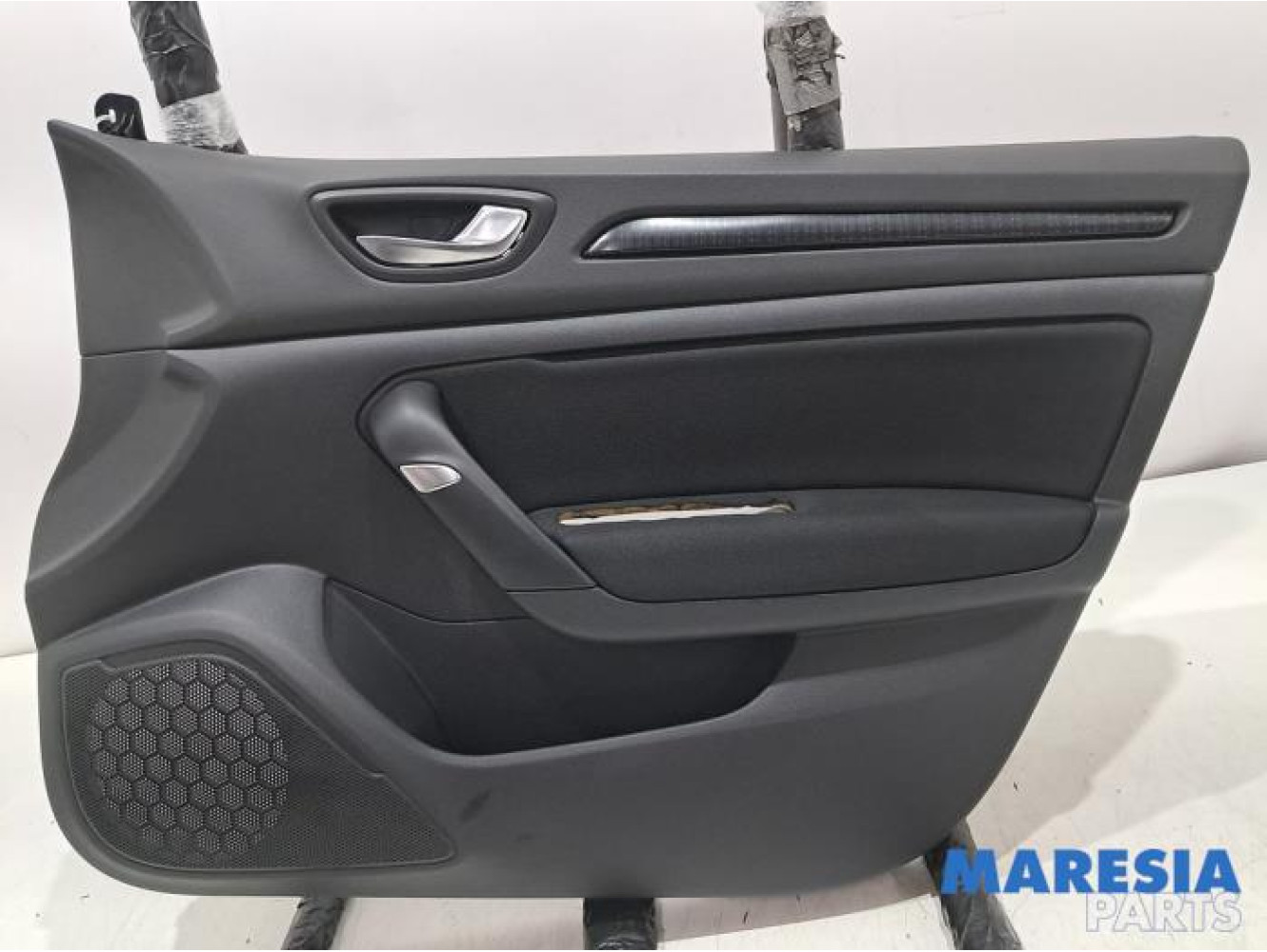 Renault - Megane - Front door trim 4-door, right