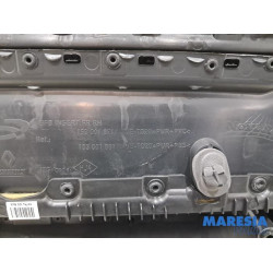 Renault - Megane - Front door trim 4-door, right