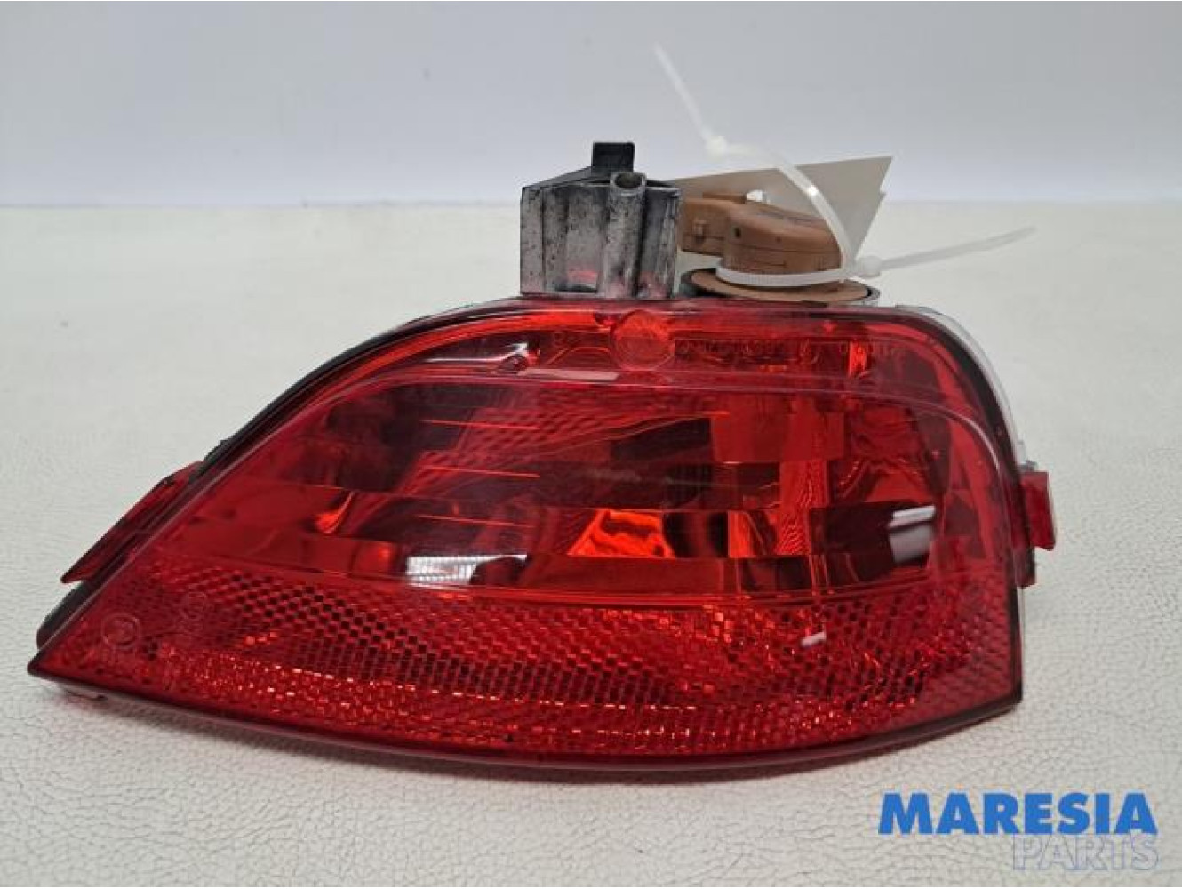 Renault - Captur - Rear fog light