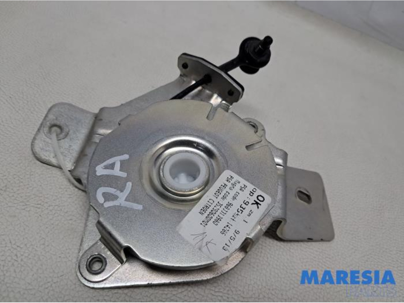 Peugeot - 3008 - Tailgate hinge