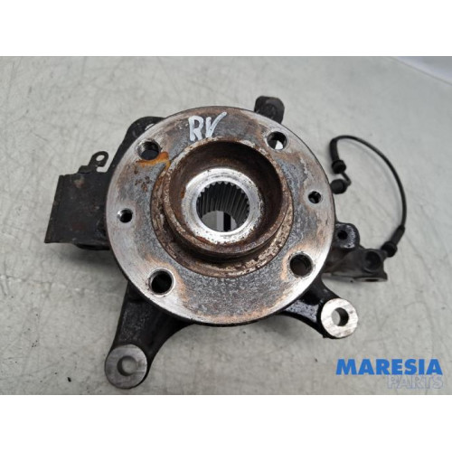 Renault - Captur - Knuckle, front right