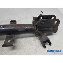 Renault - Captur - Stoßdämpferstrebe links vorne