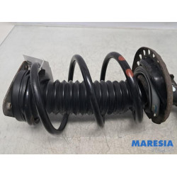 Renault - Captur - Stoßdämpferstrebe links vorne