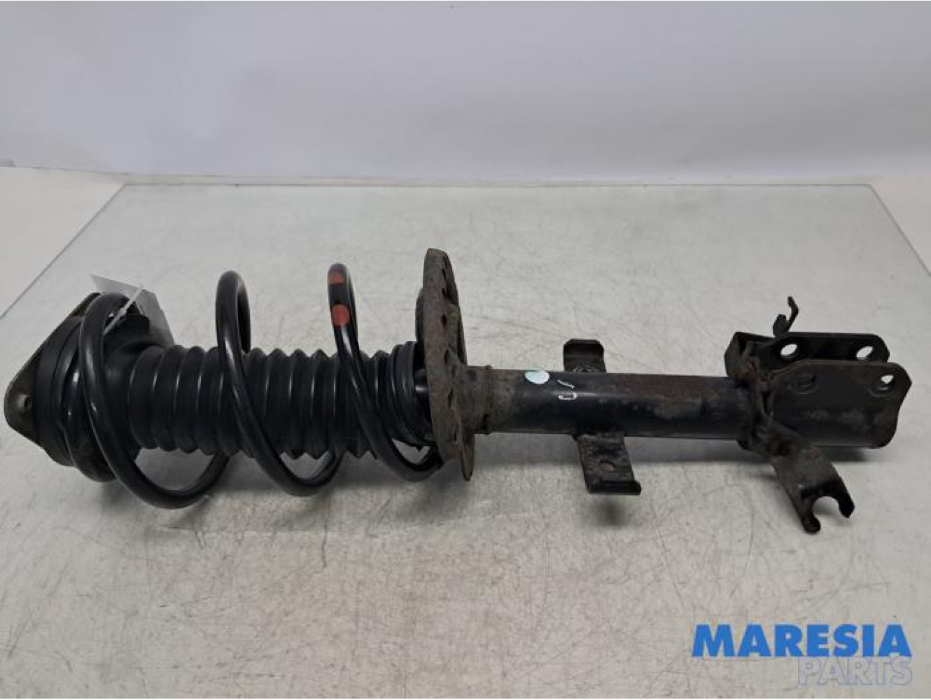 Renault - Captur - Stoßdämpferstrebe links vorne