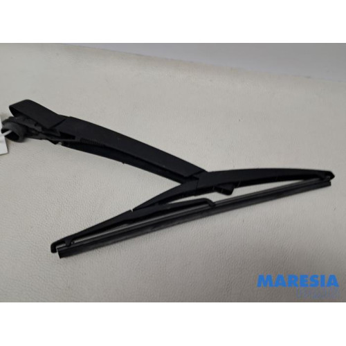 Renault - Captur - Rear wiper arm