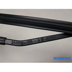 Renault - Captur - Front wiper arm
