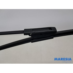 Renault - Captur - Front wiper arm