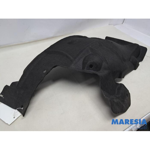 Renault - Scenic - Passage de roue