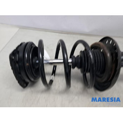 Renault - Scenic - Stoßdämpferstrebe rechts vorne