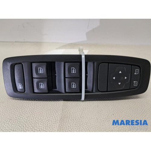 Renault - Megane - Multi-functional window switch