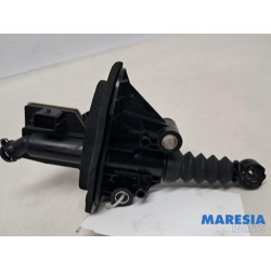 Renault - Megane - Koppeling Hoofd Cilinder