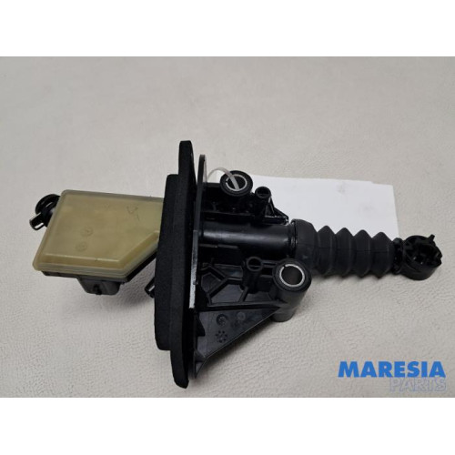 Renault - Megane - Koppeling Hoofd Cilinder