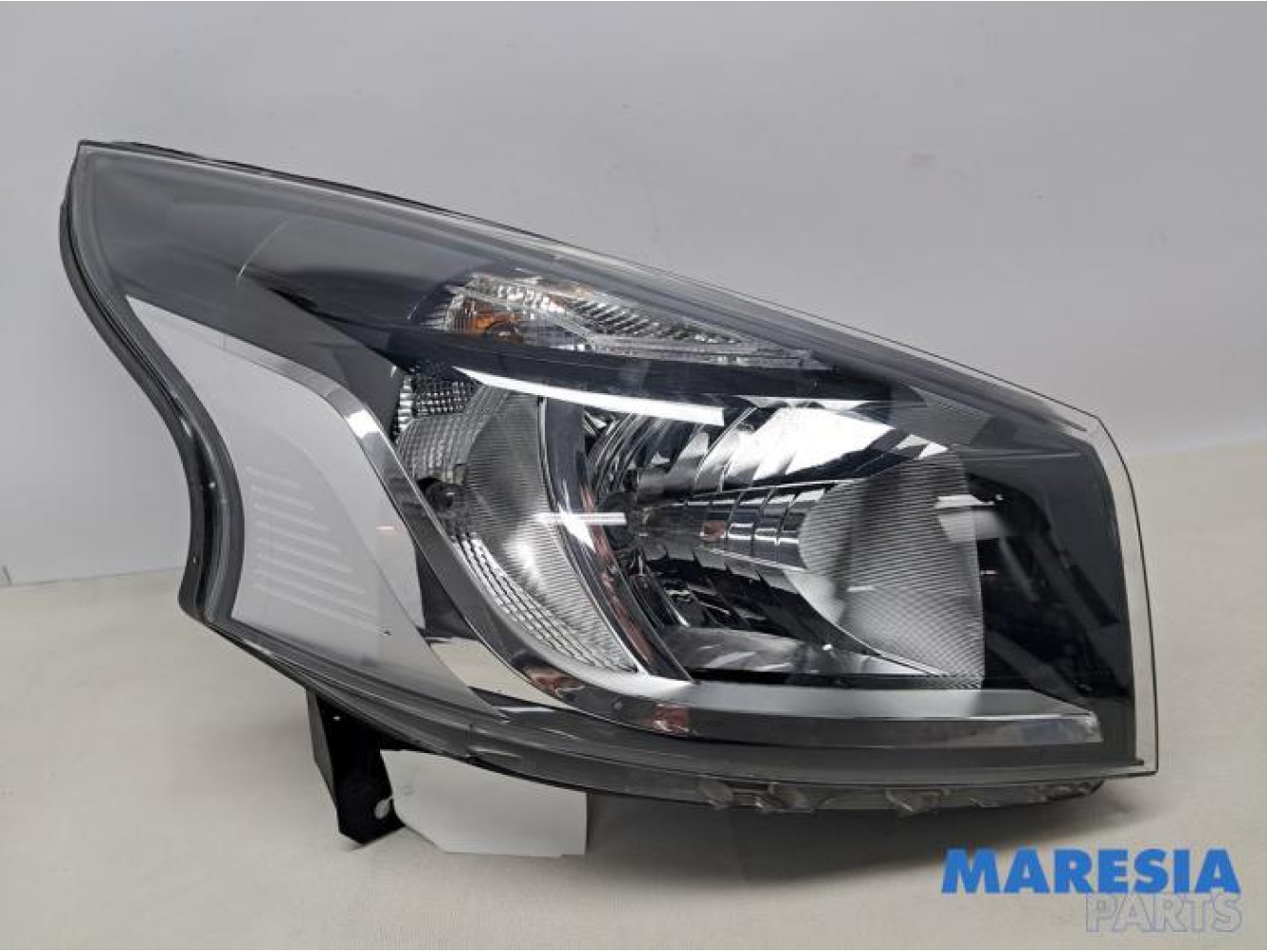 Renault - Trafic - Koplamp rechts