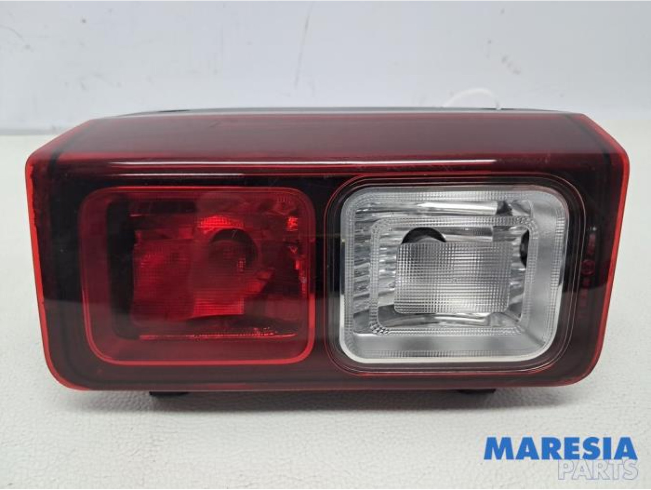 Renault - Trafic - Achteruitrijlicht links