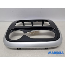 Renault - Trafic - Radio omlijsting