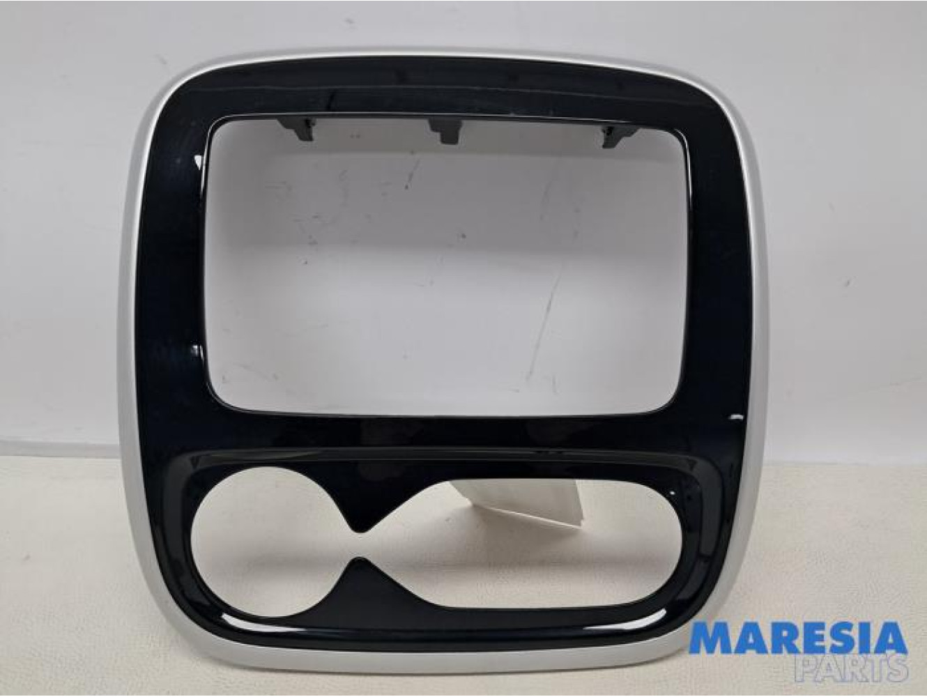 Renault - Trafic - Radio omlijsting