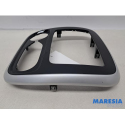 Renault - Trafic - Radio omlijsting