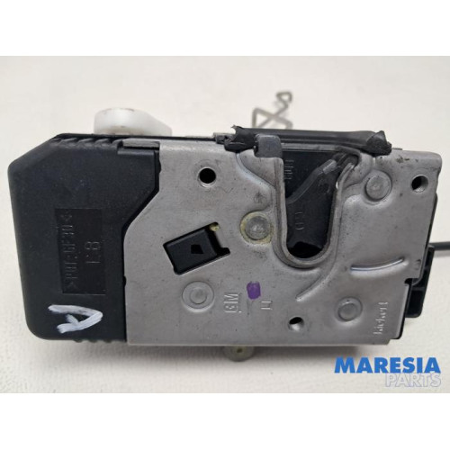 Renault - Trafic - Minibus/van rear door lock mechanism